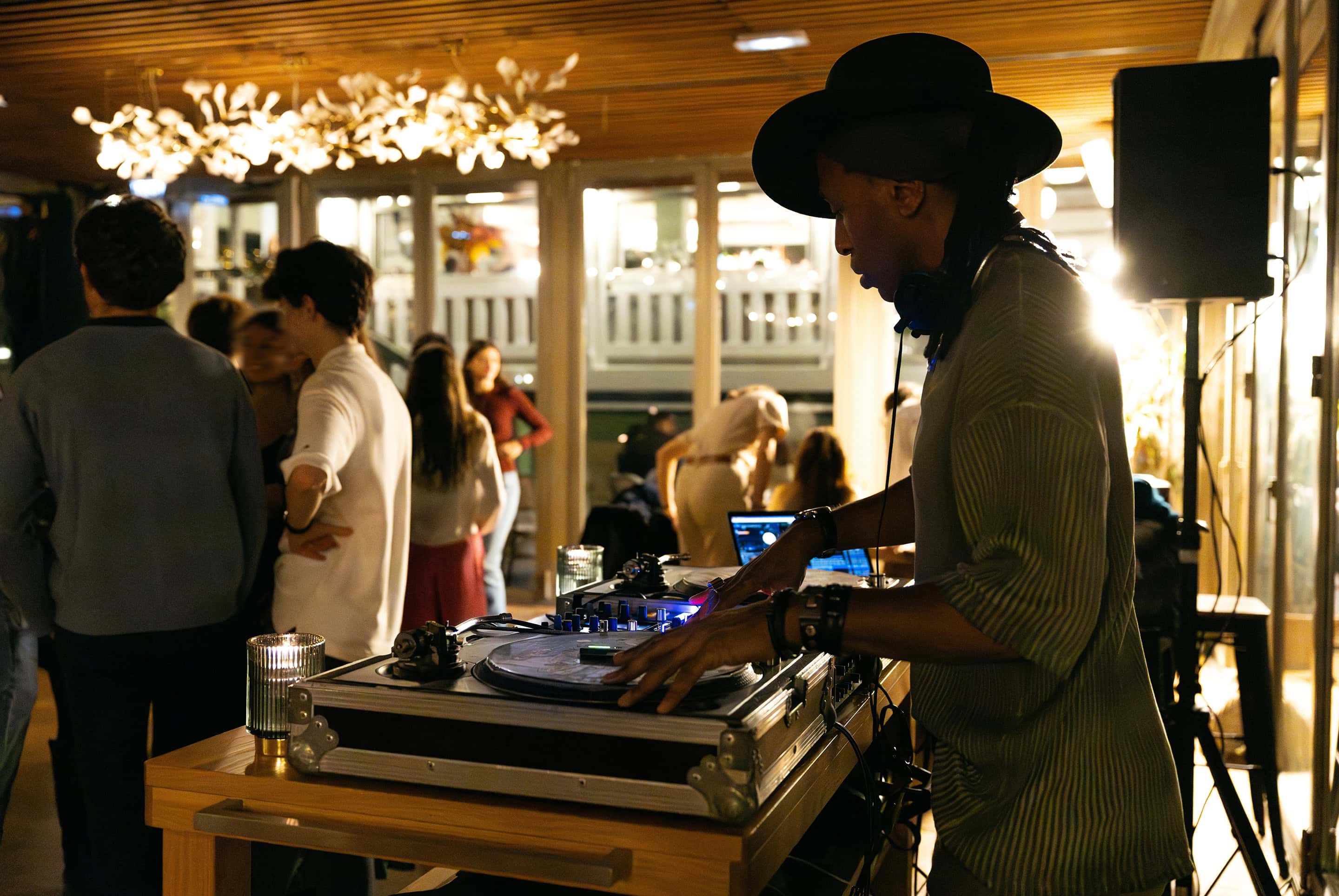 BAR CHALET DES LES intelligence overview